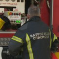 Ugašen požar u zgradi na Banjici, jedna osoba povređena