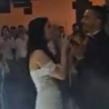 Presvukla se usred venčanja: Teodora Bjelica zapevala za prvi ples na venčanju sa hrvatskim fudbalerom: "Da te volim malo je…