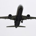 Драма на небу: Лет Боинговог авиона захватиле снажне турбуленције, једна особа мртва /фото/