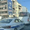 Sudar minibusa i automobila