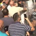 Incident ispred tužilaštva u Valjevu: Guranje građana sa policijom tokom saslušanja aktivista