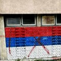 Separatisti ponovo skrnavili srpsku trobojku u Novom Sadu