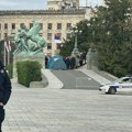 SRCE: Policija da saopšti da li je identifikovala napadače na poslanike ispred Skupštine