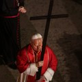 (Foto) Papa Lav XIV lično nosio drveni krst kroz svih 14 stanica Krsnog puta u Koloseumu