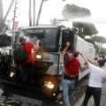 Masovni protesti u Albaniji zbog Trampovog zeta: "Gori" Tirana, žestoki sukobi građana i policije (foto)