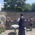 Godišnjica napada na Orahovac u Velikoj Hoči: Otac Vuksan nakon odsluženog parastosa održao besedu