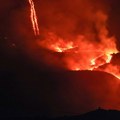 Etna paralisala Siciliju: Erupcija blokirala aerodrom u Kataniji, produžena obustava letova do subote