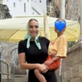 Pevačica sa maramom na glavi: Goga se oglasila sa svetinje, otišla sa sinom Vasilijem pod Ostrog