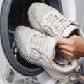 Neće se raspasti, neće popustiti lepak, budu kao nove: Kako oprati patike u mašini, a da ih ne uništite?
