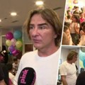 Zagrljaji koji govore više od reči: Željko Mitrović priredio deci bez roditeljskog staranja nezaboravan dan pred početak nove…