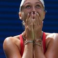 Umesto senzacije, najzgodnija teniserka sveta u suzama i sa zavojem završila US Open, Andrejeva u 1/4 finalu