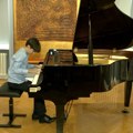 Desetogodišnji pijanista Teodor Vujanić, nastavlja da osvaja Evropu svojim talentom