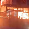 Dramatični snimci požara u kafiću koji se proširio stambenu zgradu: "Prošli smo kroz plamen da preživimo"