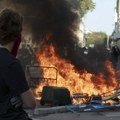 Suzavac, neredi i sukobi sa policijom širom Francuske: Desetine hiljada ljudi na ulicama, vandalizovana gradska skupštin
