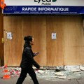 Pariz kao pred uragan, vlasnici zakivaju izloge daskama, spremaju se za odbranu od demonstranata