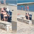 Turisti u Hrvatskoj "prešli igricu"! Isplivao šok snimak sa plaže - ljudi se šokirali kad su videli šta peru ispod tuša