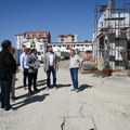 U toku izgradnja pijace i trga sa podzemnom garažom u Lazarevcu, Šapić obišao radove i najavio nove projekte