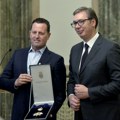"Razgovori sa njim nisu uvek bili laki": Vučić uručio Grenelu Orden srpske zastave prvog stepena (video)