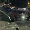 Autobus se zapalio kod plavog mosta: Užas u Beogradu: Vozač izašao i počeo da gasi vatru! (video)