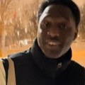 Urnebesno Afrikanac došao u Švedsku na studije, kad je prvi put video sneg obeznanio se (video)