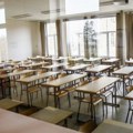 Prosvetari najavili štrajk upozorenja za sutra zbog najave gašenja škole u Zrenjaninu