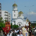Povodom slave grada Loznice: Spasovdanska litija od nove do stare crkve (foto)