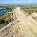 Veliko gradilište u Mužljanskom ritu: Intenzivni radovi na trasiranju autoputa na obodu Zrenjanina (FOTO)