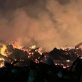 Požar U kotežu: Dva vozila i šest vatrogasaca na terenu (video)