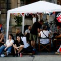 Ispred Vlade Srbije i dalje traje protest neformalne grupe „Pobunjeni univerzitet"
