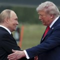 „Dajte mi eksploziju”: čitači sa usana otkrili šta su razgovarali Putin i Tramp na početku susreta