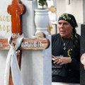 Boki 13 posle 10 godina u Beogradu Odmah otišao da poseti večnu kuću Marine Tucaković i Laće Radulovića: Šoumen u suzama…