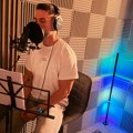 Na pomolu nova muzička zvezda Balkana: Pravi je lepotan, odlično peva, a pod svoje ga je uzeo jedan od najjačih autora
