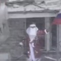 Ruski vojnici obučeni kao Deda Mrazovi dižu zastavu u Mirnogradu? Ministarstvo odbrane Rusije objavilo snimak, hit na…