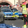 (Foto) Automobil uleteo u masu ljudi u Lajpcigu: Dve osobe poginule, dve teško povređene