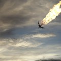 Avion ratnog vazduhoplovstva sleteo na put i zapalio se, Pilot izbegao da udari u naselje FOTO