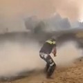 (Foto, video) Policajac u borbi s vatrom prsa u prsa, bukvalno! Kao da su ušli u centar samog pakla, nestvarne scene žestoke…