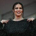 Adrijana Lima nosi haljinu u Veneciji koja zove na greh: Kad se okrenula, svi na crvenom tepihu su zurili u njenu pozadinu…