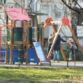 Vandali u Loznici ne miruju: Grad sredio dečja igrališta, huligani ih uništavaju (foto)
