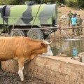 Vojska Srbije u akciji: Dopremaju vodu za stoku na Suvoj planini zbog presušivanja izvora