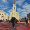 (FOTO / VIDEO) Počeo protest u Novom Sadu: Danas se navršava mesec dana od pada nadstrešnice koja je ubila 15 ljudi