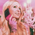 Paris Hilton i Motorola vraćaju duh 2000-ih uz “Paris Pink” Razr Plus