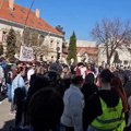 Blokade ulica i odavanje pošte stradalima u više gradova u Srbiji