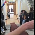 Direktor Jovine gimnazije zaključao se u kancelariju i kadi, đaci i profesori traže ostavku (FOTO i VIDEO)