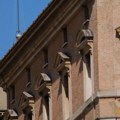 Na krovu Sikstinske kapele postavljen dimnjak: U Vatikanu teku pripreme za početak nove konklave