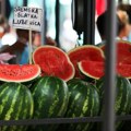 Traži se prodavac lubenica na pijaci, a plata ludilo: Zarađuju više nego prodavci u pekari i prodavnici, a obezbeđen im i…