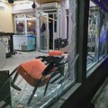 Maskirana lica demolirala kafić u Valjevu, vlasnik tvrdi da su prebili radnicu: "Motiv je politički" (FOTO)