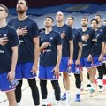 Da se naježiš: Pavlina zapevala Bože pravde u Areni, navijači istakli srpsku zastavu preko cele tribine!