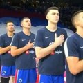 Da se naježiš: Pavlina zapevala Bože pravde u Areni, navijači istakli srpsku zastavu preko cele tribine!
