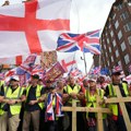 Zašto zastave niču širom Engleske i šta to govori o britanskoj imigrantskoj politici