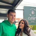 "Pričaju da sam mu kao mama": Ena i Peja žive zajedno, upoznali i roditelje, a on sad poručio: "Udaće se za mene, zna sve da…